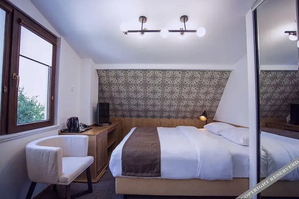 Crowns Hotel - photo 4