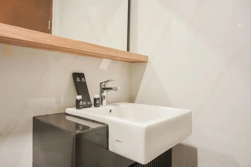 Great Location Studio at The Newton Ciputra World 2 Apartment - photo 6