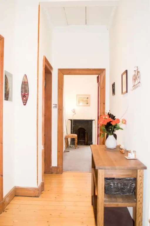 2 Bedroom Apartment in Edinburgh With Views - photo 9