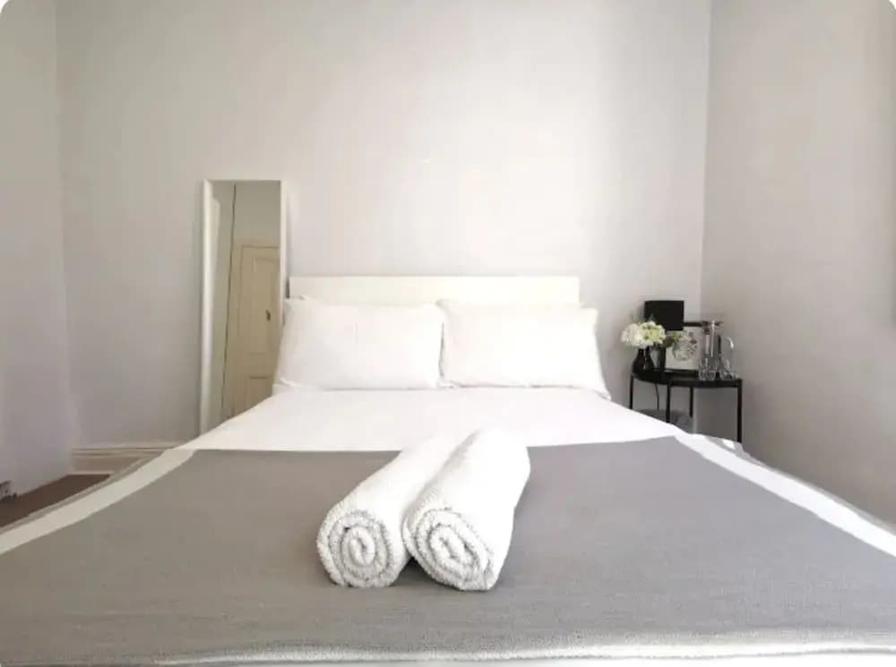 Deluxe Apartment with City Central View - photo 2