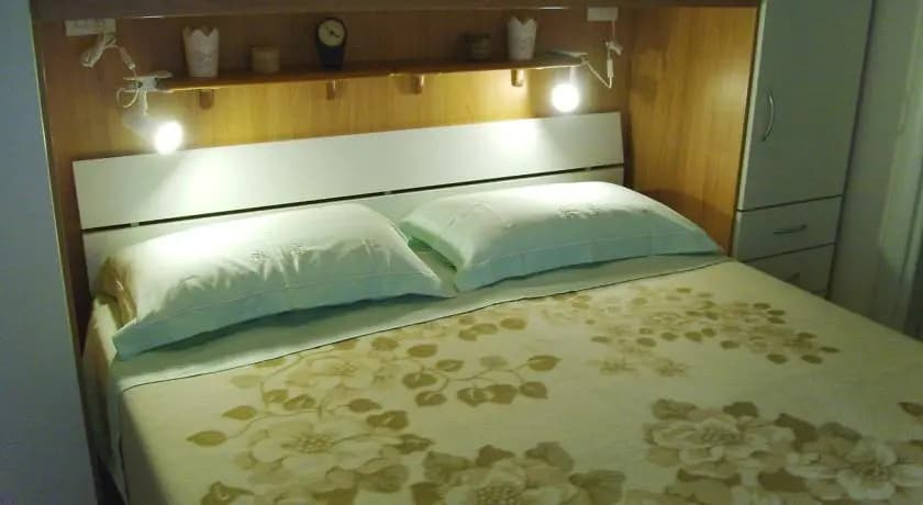 Zara Cosy & Cheap Apartment - Free Parking - Open 24h - photo 8