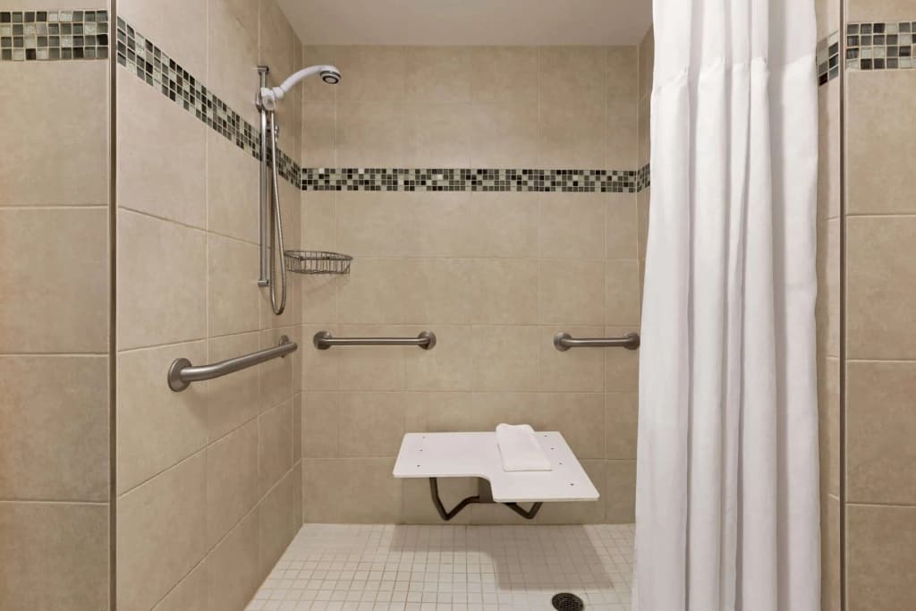 Ramada by Wyndham Suites Orlando Airport - photo 8