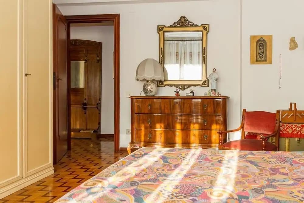 Train Station Flat 1 - photo 3