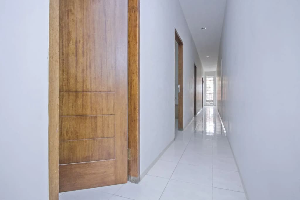 RedDoorz Plus @ Mas Mansyur - photo 13