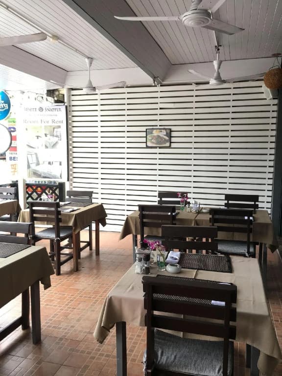 White Snapper Kitchen & Guesthouse - photo 3