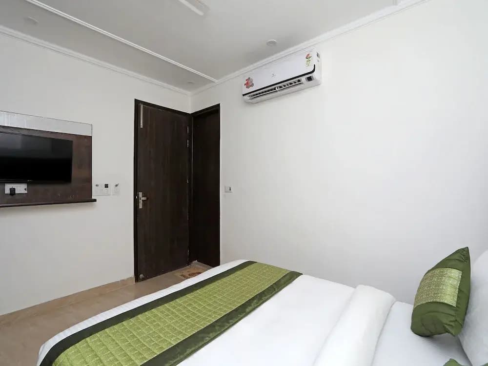 OYO 15087 S Ambience - photo 4