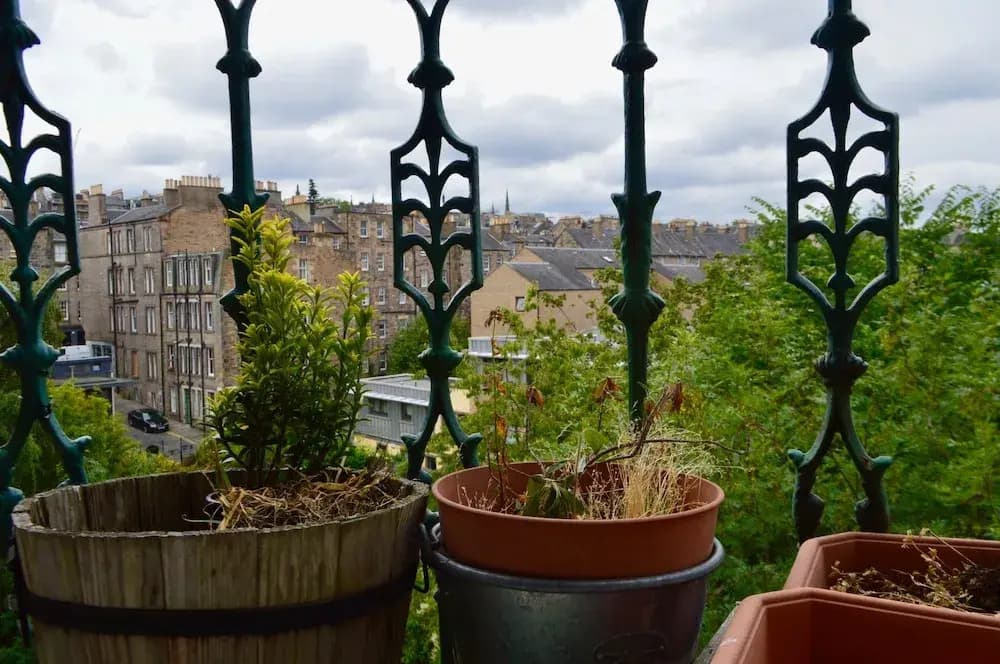 Central Edinburgh 4 Bedroom Flat - photo 11