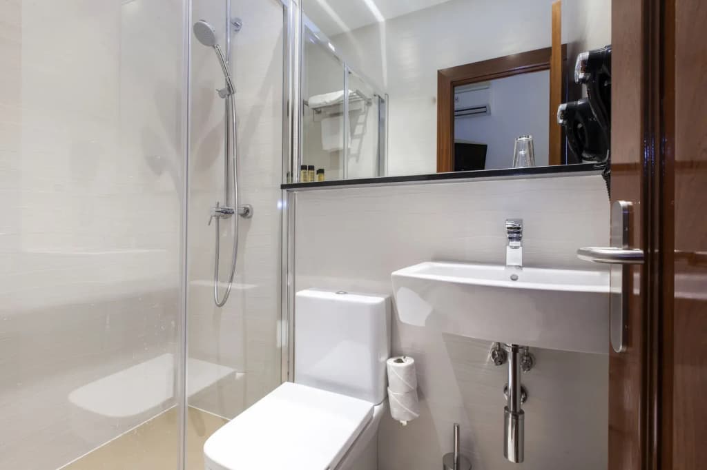 Hostal Castilla I - Atocha - photo 10