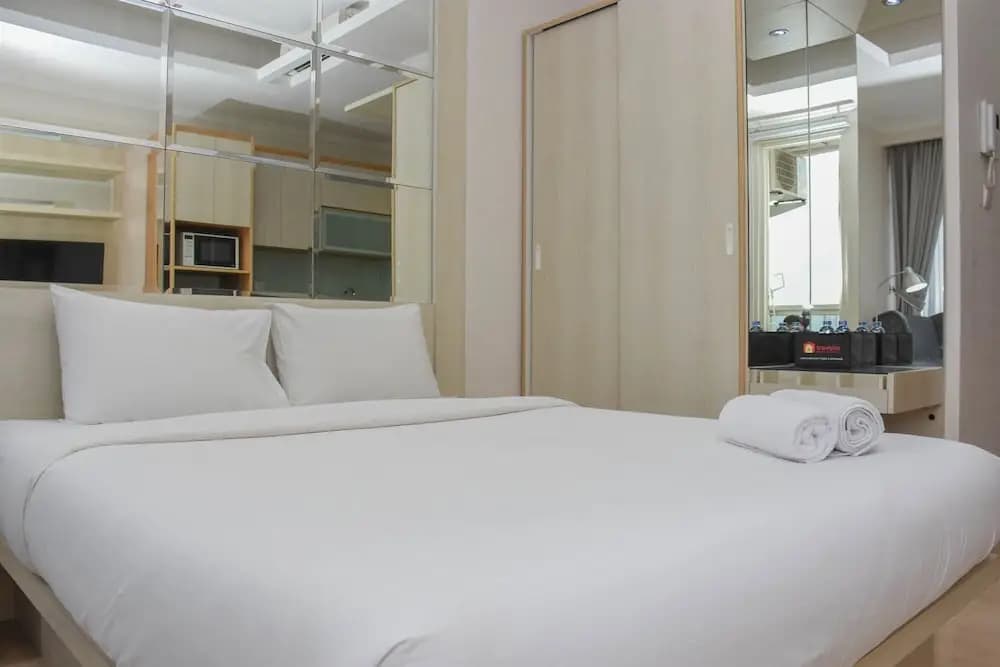 Comfortable And Warm Studio Room At Menteng Park Apartment - photo 2