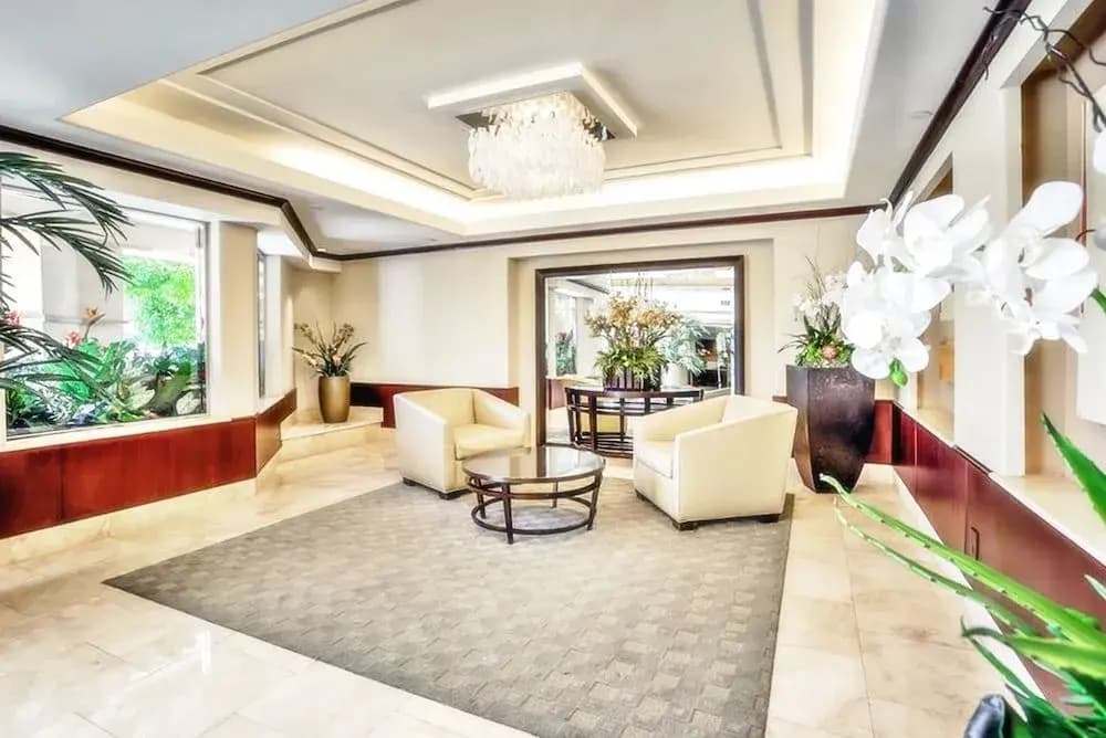 Luxury Suites - Heart of Beverly Hills - photo 17