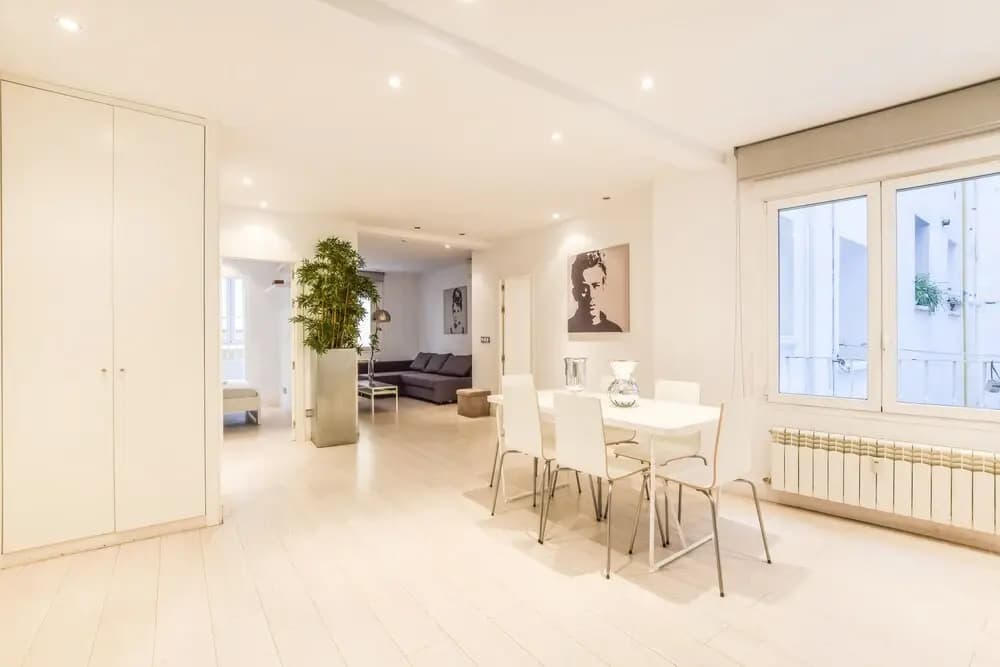 Room to Rent Bernabeu Spacious Apartment - photo 4