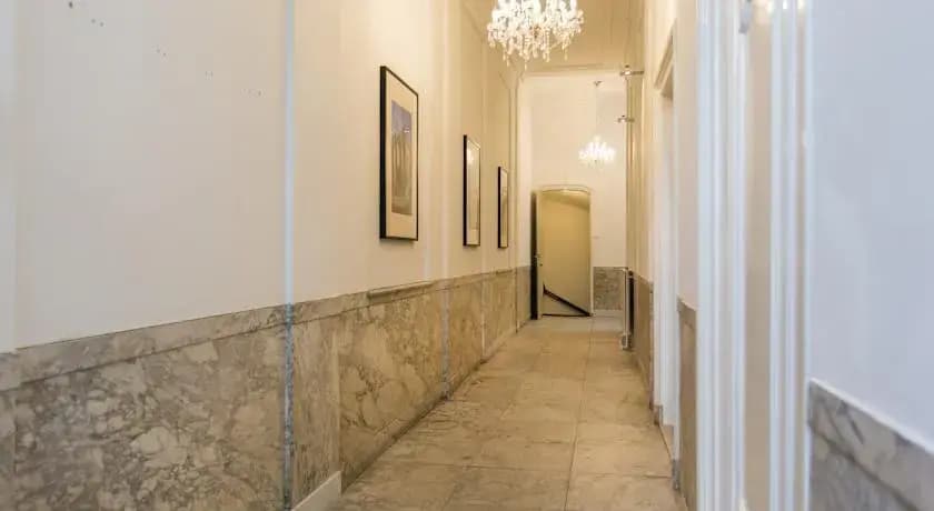 Hugo Apartments - photo 7