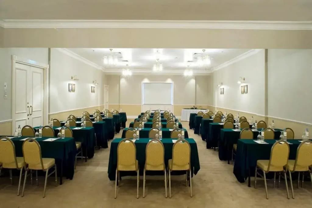 Eastern And Oriental Hotel - photo 20