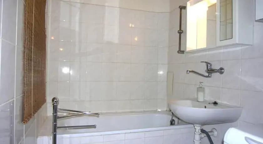 Cozy Apartment Downtown - photo 10