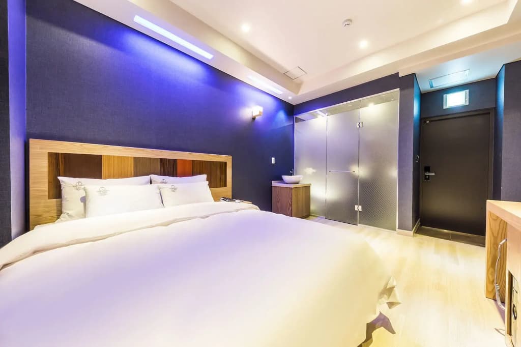 LA View Hotel - photo 3
