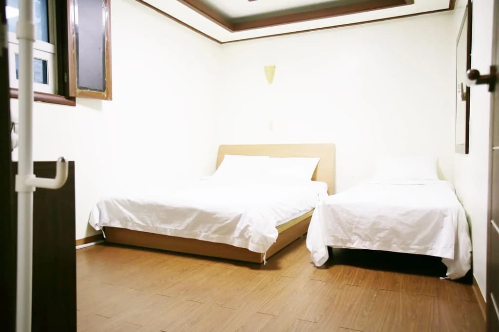 Sinchon Sisters Hostel - main photo