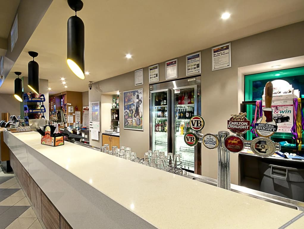 Nightcap at Glengala Hotel - photo 12