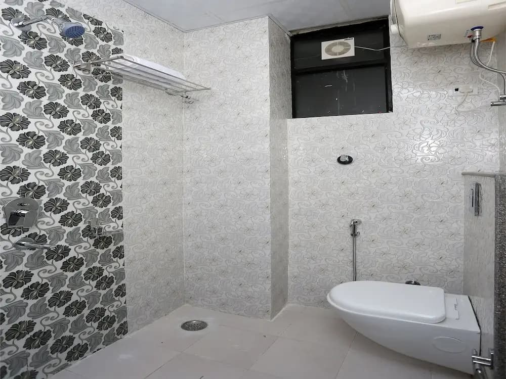 OYO 14769 Hotel Belmond - photo 8