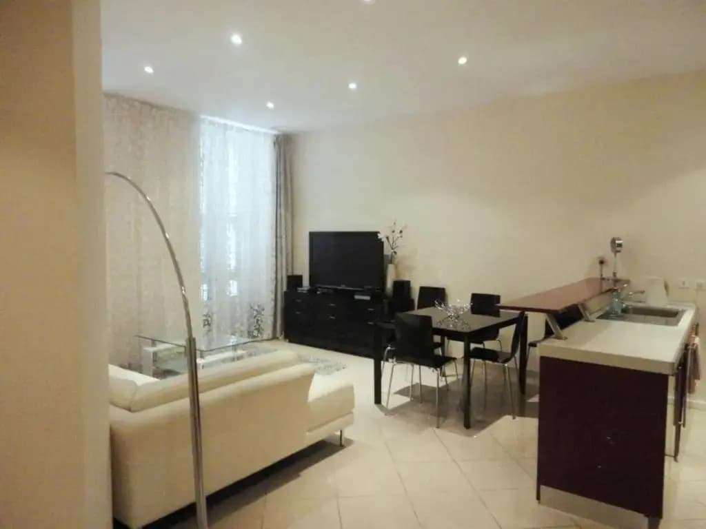 Apartment on Rue De France 4 - main photo
