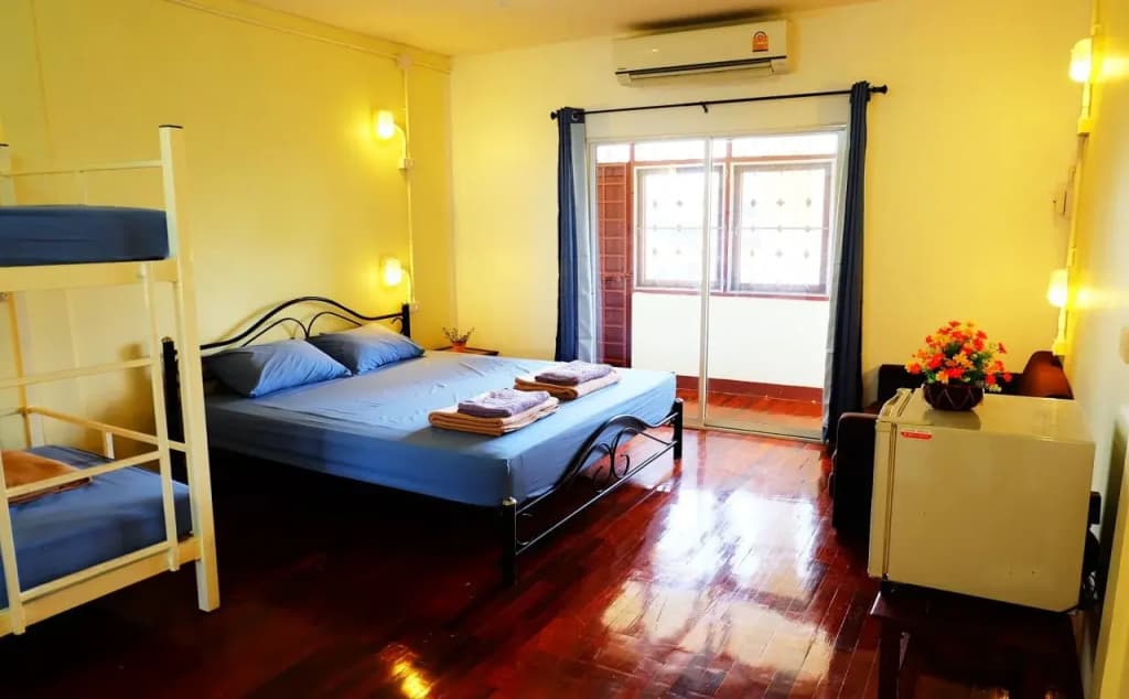 DD&B Hostel - photo 4
