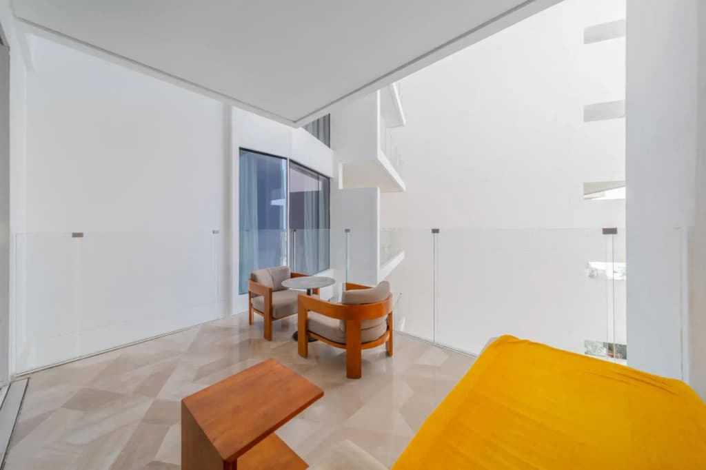 DXB - Five - 41208 - PJ - photo 5
