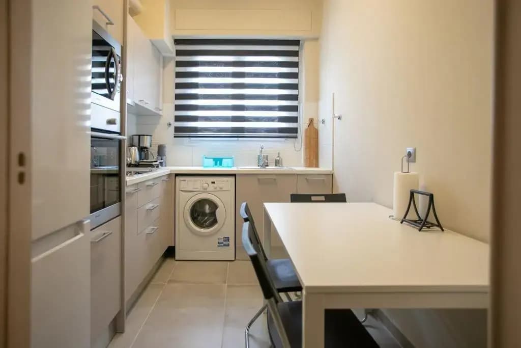 Luxurious 4 bdrm+3 bath Apt in the heart of Athens - photo 14