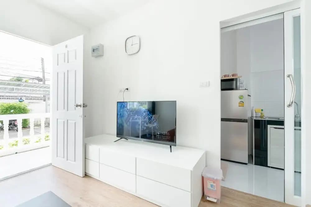 Charming Studio Suite - Private Washer - photo 6
