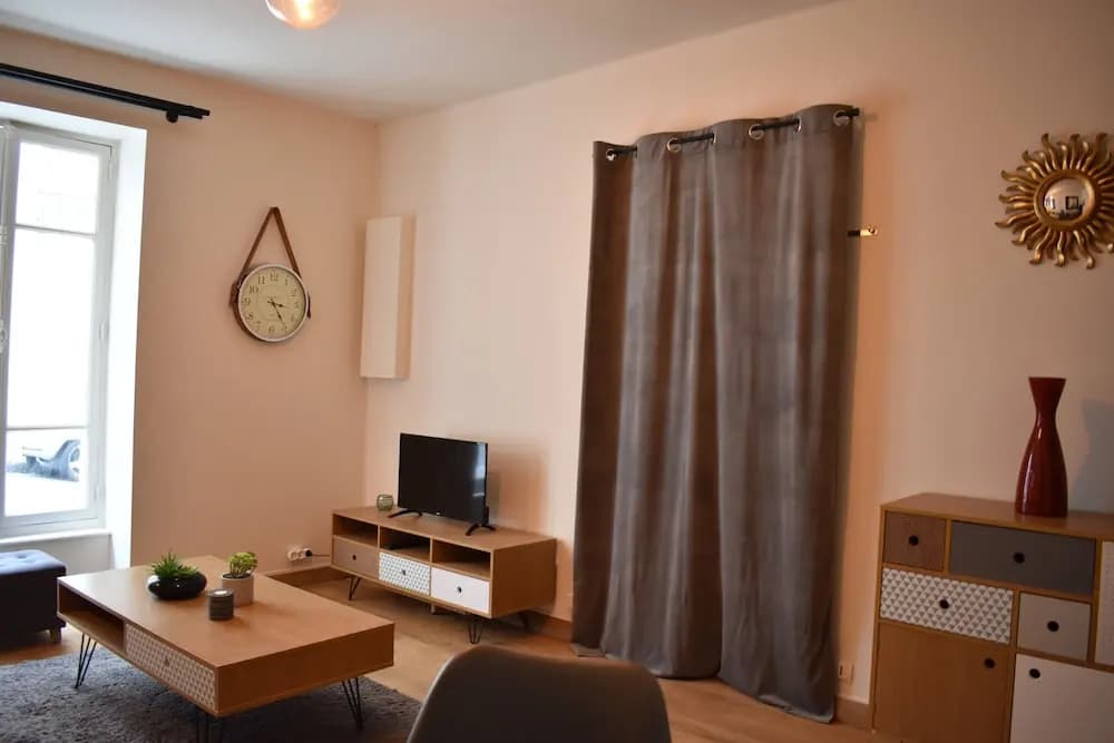 Spacious 1 Bedroom Apartment in Sacré Coeur - photo 7