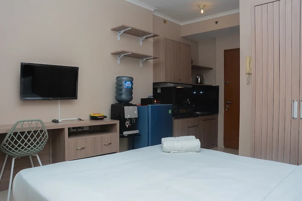 New Furnished @ Studio Maple Park Apartment - main photo