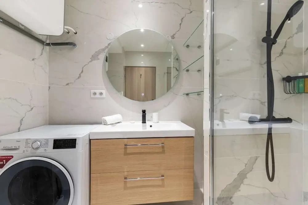 Stunning 2 Bed Apartment, Sleeps 4 - photo 8