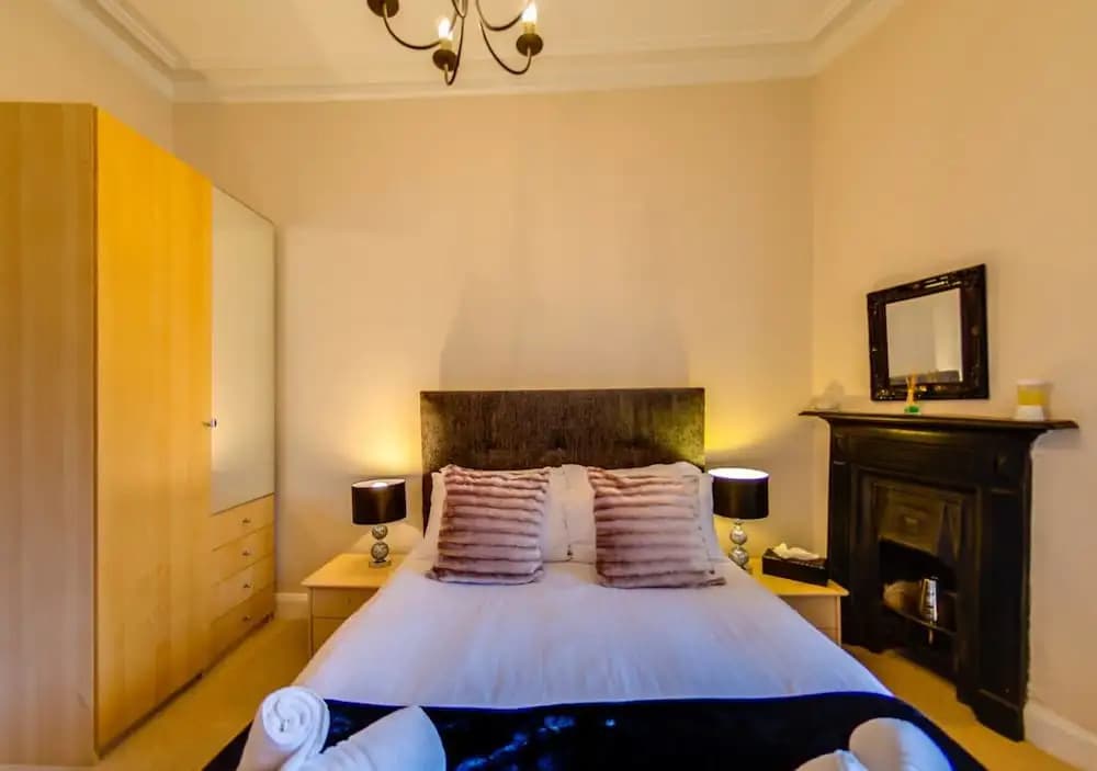 JOIVY Fabulous Ground-floor 3-bedroom Near Old Town - photo 4