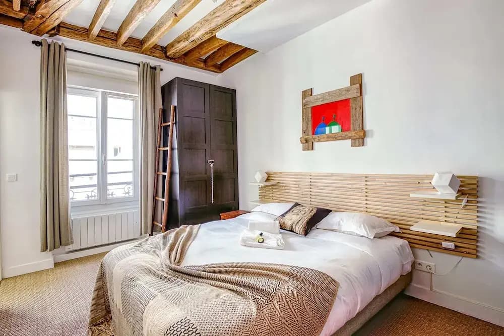 Loft-inspired Flat Near Montmartre, Sleeps 4 - photo 2