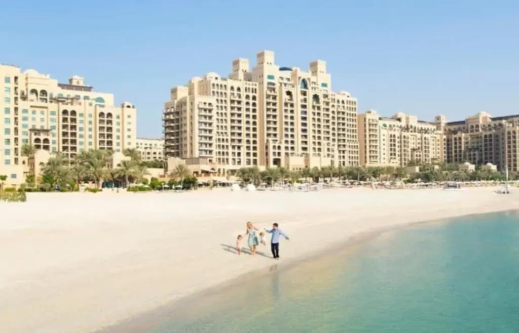 Luxurious 3BR Townhouse with Maid's & Private Pool in Palm Jumeirah - photo 19