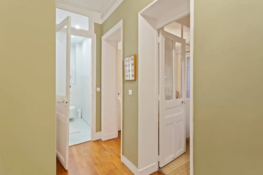 Bright and Spacious Apartment Near Bastille - photo 2