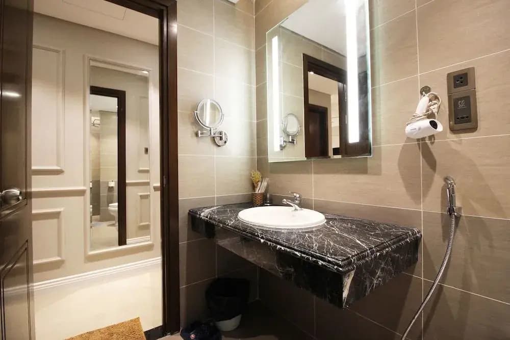 Neo Classic Condo - photo 10