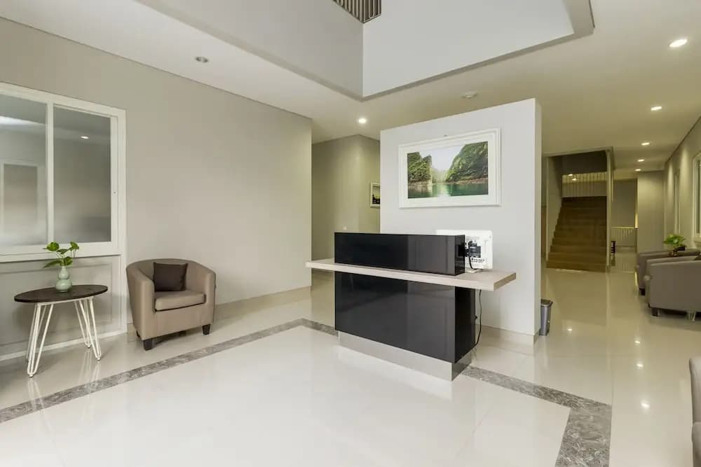 RedDoorz Plus @ Patal Senayan - photo 10