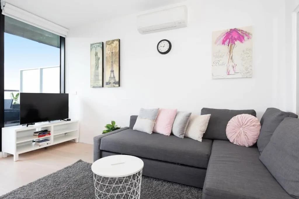 South Yarra City View Apartment with Car Park, Amazon Alexa, Spotify, Netflix, and WiFi - photo 4