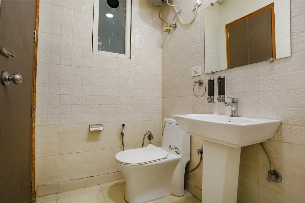 Hotel Silver Saffron Peeragarhi - photo 7