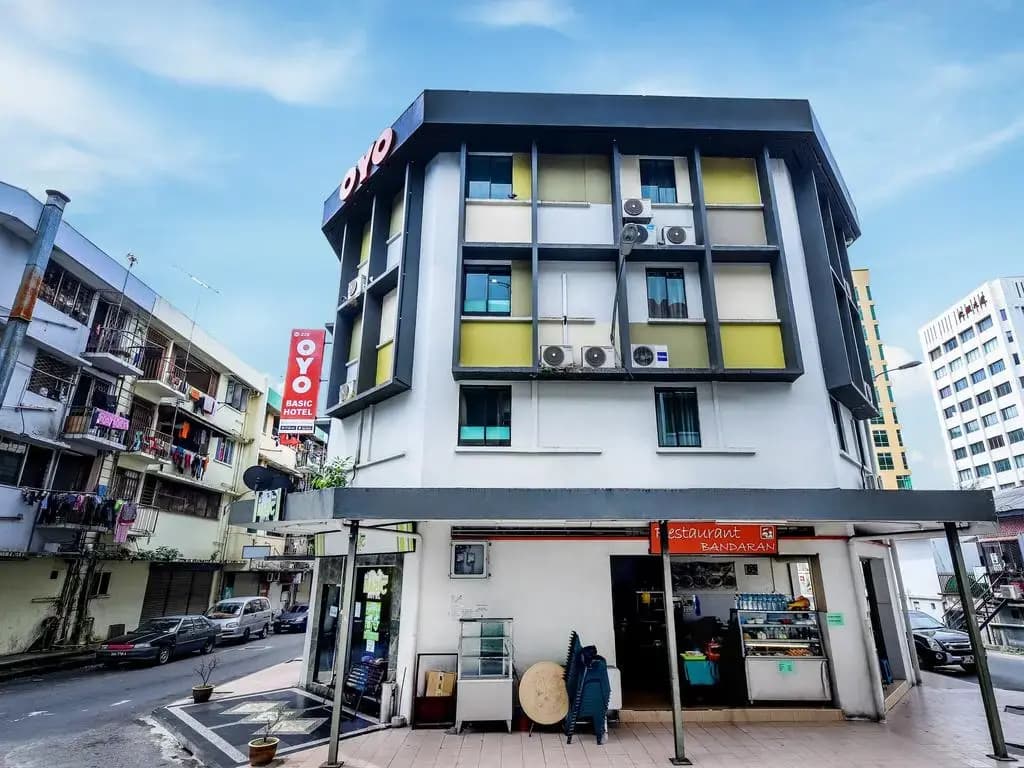 OYO 228 Basic Hotel - main photo