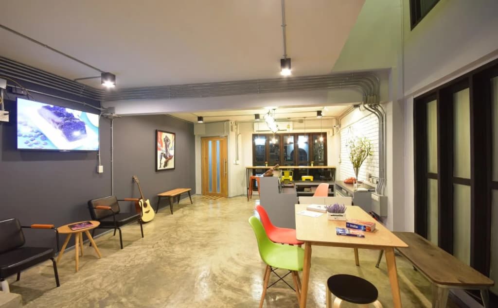 The Chatbox Silom Hostel - photo 13