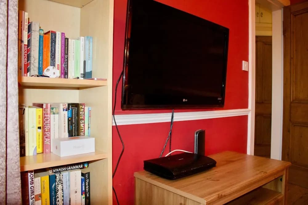 1 Bedroom Flat Off Leith Walk - photo 10