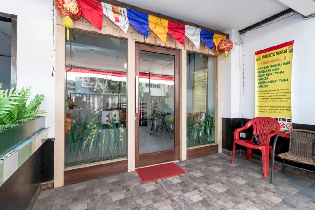 Reddoorz near Gajah Mada Plaza 2 - photo 13