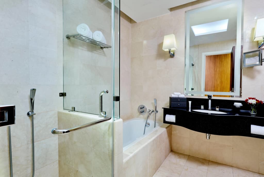 Best Plaza Hotel West Bay - photo 37