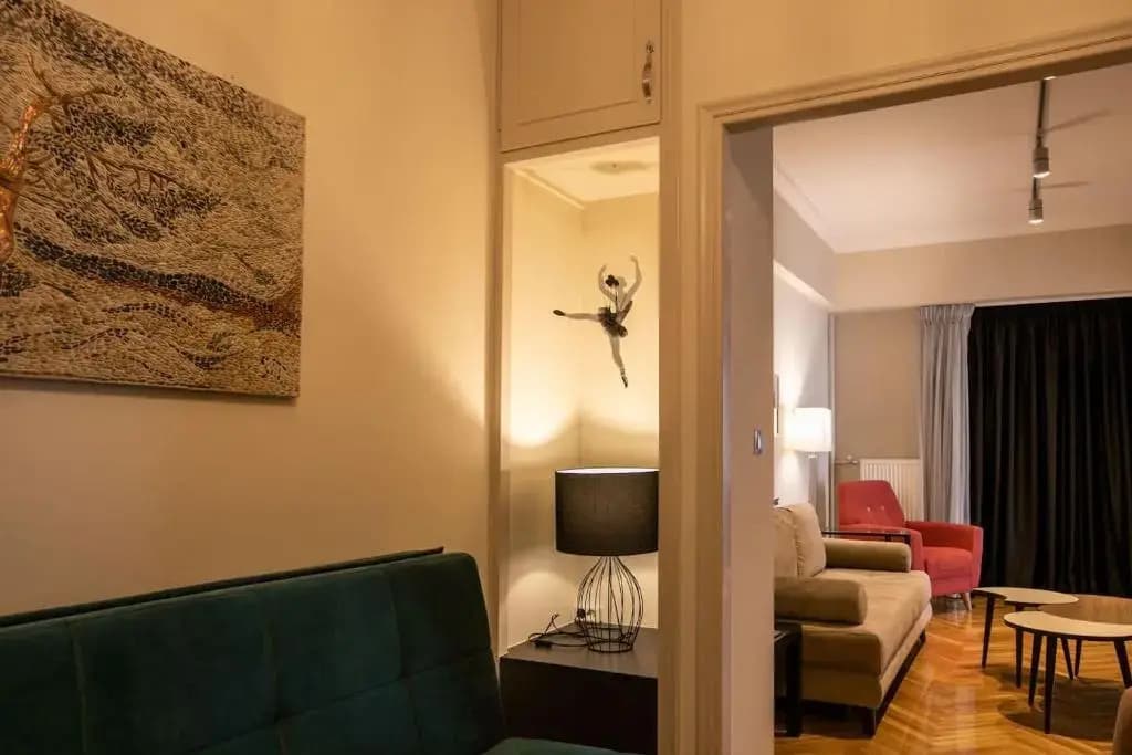 Luxurious 4 bdrm+3 bath Apt in the heart of Athens - photo 4