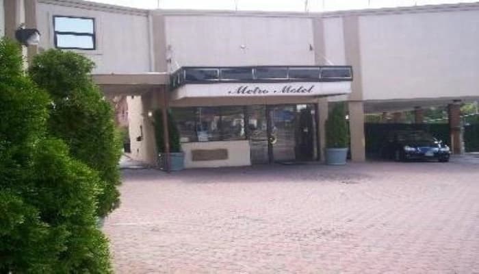 Metro Motel - photo 2