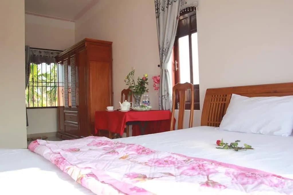 Lakeside Homestay - photo 4