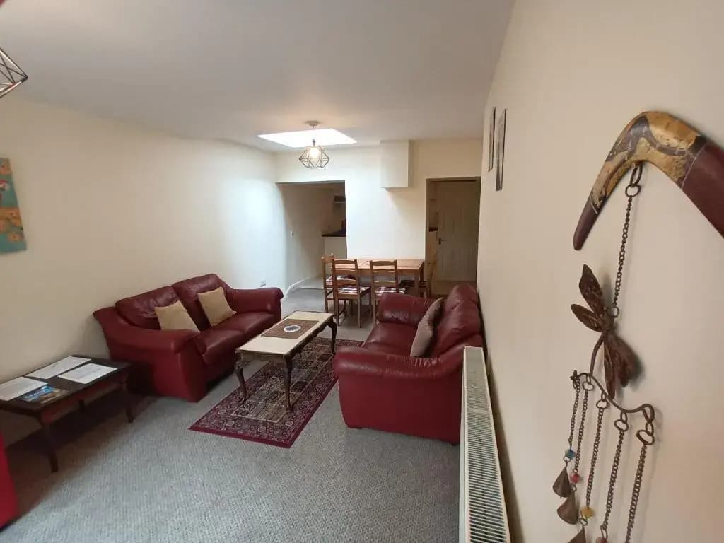Central Modern Apartment with Free Parking And Private Garden - photo 8