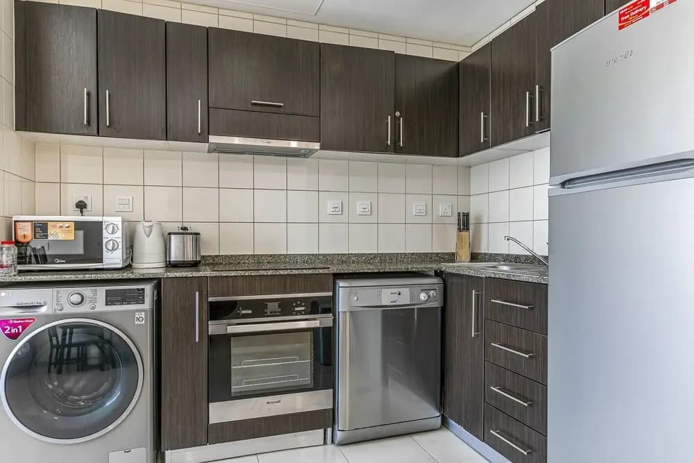 SuiteLets - Bay Central Suites - photo 12