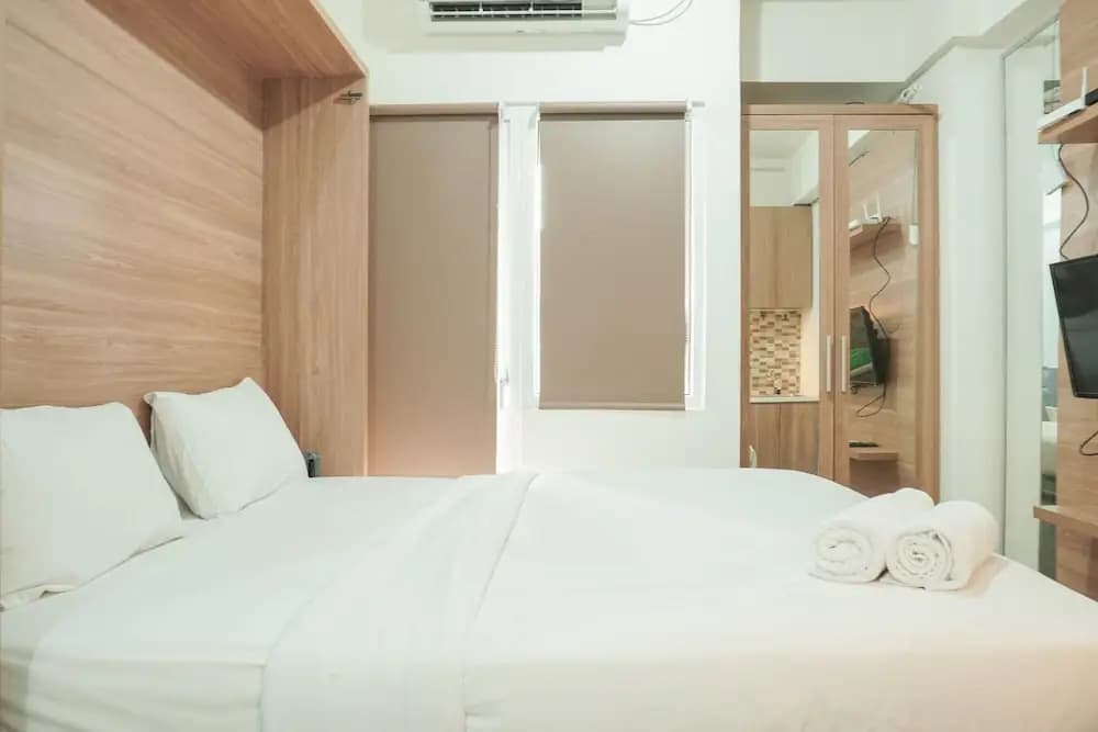 Lovely and Strategic Studio at Green Pramuka Apartment - photo 2