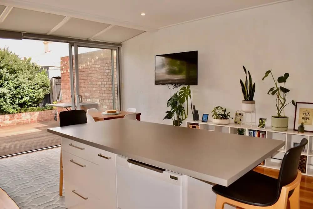 Charming Terrace House on Tree Lined Street - photo 4